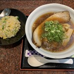 中華麺食堂 亀吉 - ラーメン半チャーハンセット(ラーメンの種類は自由選択)。