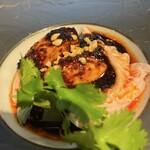 笑龍 - ヨダレ鶏　この鶏肉、食感がフワッフワ