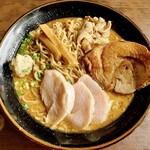 麺屋　たか - ウデ＆鶏レアチャーシュー！牛モツに肉だんご！