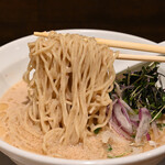 NIBOSHI MANIA - 冷やし鯛三種鮮魚煮干蕎麦 麺リフト