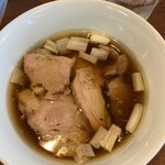 ヨコクラストアハウス - スープは熱々、下にメンマが隠れてます