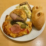 ブーランジェリ･エ･カフェ　オブジェ - ワクワク食べ放題1巡目♡カツサンド♡チリソーセージのフランス♡オーナーの気まぐれピッツァ♡ローズマリーとチーズのホワイトソーセージ♡新作♡