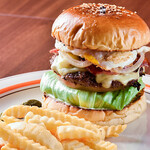 HAMBURGER SHOP 富吉 - 料理写真:うま味あふれるアダルトバーガー