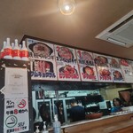 明洞亭 - チーズタッカルビは壁メニュー。