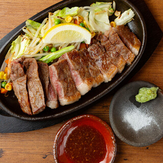 名物！「国産ステーキ」はボリューム満点！