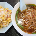 萬多福 - 料理写真:台湾ラーメン＋炒飯