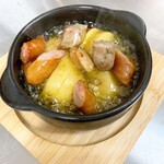 魔法のパスタ - ソーセージとジャガイモのアヒージョ