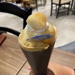 H's CREAM - クレープにもドーンと桃