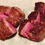 キャラバン - これを暑い鉄板に乗ってけて、自分の好きな具合に焼いていきます。