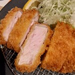 とんかつ目黒こがね - 真ん中のピンクが良い感じ
