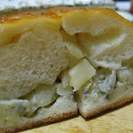 ベッカライ・ブロートハイム - ポテトとブルーチーズのパン（断面）