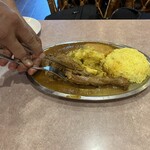 ナイルレストラン - 鶏もも肉の骨を外す