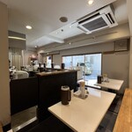 らーめん鱗 - 清潔感ある店内