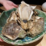 レスピラシオン - 岩牡蠣のプレゼン