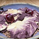 レスピラシオン - ・金沢の野菜トレビスのお茶菓子
      中にはアメリカンチェリー。
      更にその中にトンカ豆というスパイスの香りのクリーム。