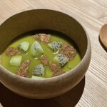 レスピラシオン - ◯Cedro  能登杉
      能登杉から抽出したオイルとキュウイの抹茶デザート。
      杉の香りをいただくという感覚が斬新です。
      底には酸味を効かせたサワークリーム。
      その上に金沢のミルクのブランマンジェ。