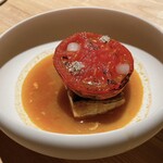 レスピラシオン - ◯Zarzuela  しろそい
      スープは未利用魚の出汁を使ったものです。
      魚はしろそい(メバルの一種)で伝統的な料理。
      トマトは２日間天日干しして焼いています。
      先のピカーダで味変します。