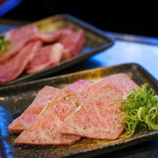 鮮度にこだわった店主厳選のお肉