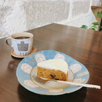 Offshore SOBA&COFFEE - 今日は食後のドリンクだけ…と思っていたのに、メニューにキャロットケーキがあったので 思わず食べちゃいました(´>∀<｀)ゝ ずっしり食べ応えあってお腹いっぱい！