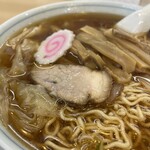 大勝軒 - メニューは、中華麺（600円／1玉）、ワンタン麺（800円／1玉）の二本柱と卵（50円）（in、out選べます）。麺を半玉毎に50円追加。1玉から2.5玉まで、券売機にあります。