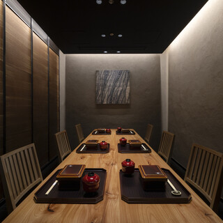 【接待・会食】6名様～8名様用完全個室完備