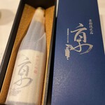 大丸 - ◯純米大吟醸 京(みやこ）
…京都限定酒と書かれた箱に入っていて
丁寧に梱包されていました。京都伏見の招徳酒造さんのもの。
京都産の酒米“祝“100％で伏見の名水と米だけで醸した純米大吟醸