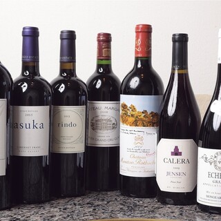 北海道ならではのビールや地酒のほか、世界各国のワインが充実