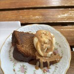 Mocha Coffee - デーツケーキ