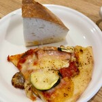 ジリーニ・リザイア - ベーコンとズッキーニのピザ