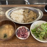 煮込みとお惣菜スタンド ウエトミ - 気まぐれカレー