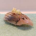 鮨 たくつ - 鯵　生姜と葱オイル