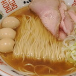 NIBOSHI MANIA - 銀鱗石鯛鮮魚煮干蕎麦の麺。きれいにそろえている。