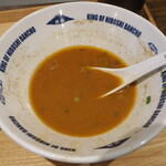 NIBOSHI MANIA - 自家製オマール海老煮干ソバのスープ