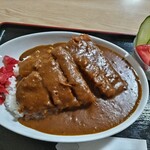 工藤精肉店食堂部 - とにかく凄いカツカレー。質、量、コスパの三拍子！
