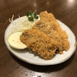 ろばた仁 本店 - アジフライです。想像していた姿ではありませんでしたが、サクサクで美味しかったです。