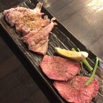炭火焼肉 焼きしゃぶ にく式 - 鶏セセリと上タン