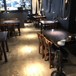 炭火焼肉 焼きしゃぶ にく式 - 店内の雰囲気