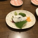 ろばた仁 本店 - イカのお刺身。普通に美味しい！息子があっという間に食べました(笑)