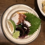 ろばた仁 - タコのお刺身。ぷりぷりで美味しい