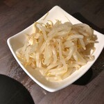 炭火焼肉 焼きしゃぶ にく式 - さっぱり、もやしナムル