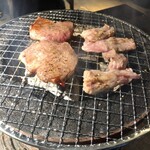 炭火焼肉 焼きしゃぶ にく式 - 見るからにもう美味い♡