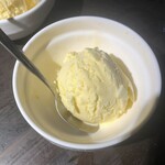 炭火焼肉 焼きしゃぶ にく式 - デザートのバニラアイス