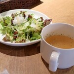 KOBE 元町バル Charlie - ランチのサラダとスープ