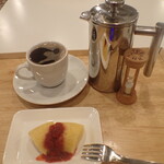 トーコーキッチン - 手作りたまごケーキ＋ホットコーヒー