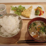 トーコーキッチン - ジャーマンオムレツ　副菜二品、豚汁、ご飯、納豆