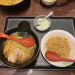 えび豚骨拉麺 春樹 - 