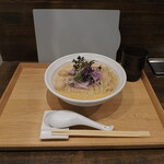 NIBOSHI MANIA - 冷やしノドグロ鮮魚煮干蕎麦 着丼