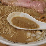 NIBOSHI MANIA - サバニボプレッソのスープ。透明な上澄みができている