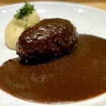 洋食 おがた - 「吉田牧場の放牧ブラウンスイス牛」と「走る豚」ハンバーグ（200g）