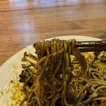 酒肴場 屯 - 肝バターをまとった麺。メチャうま！